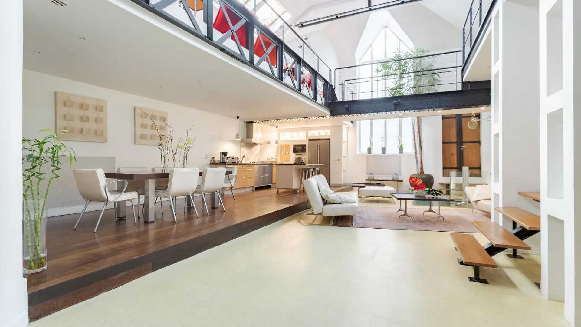 Luxury Two-Story Designer Loft In Paris Epicenter - Bright And Spacious